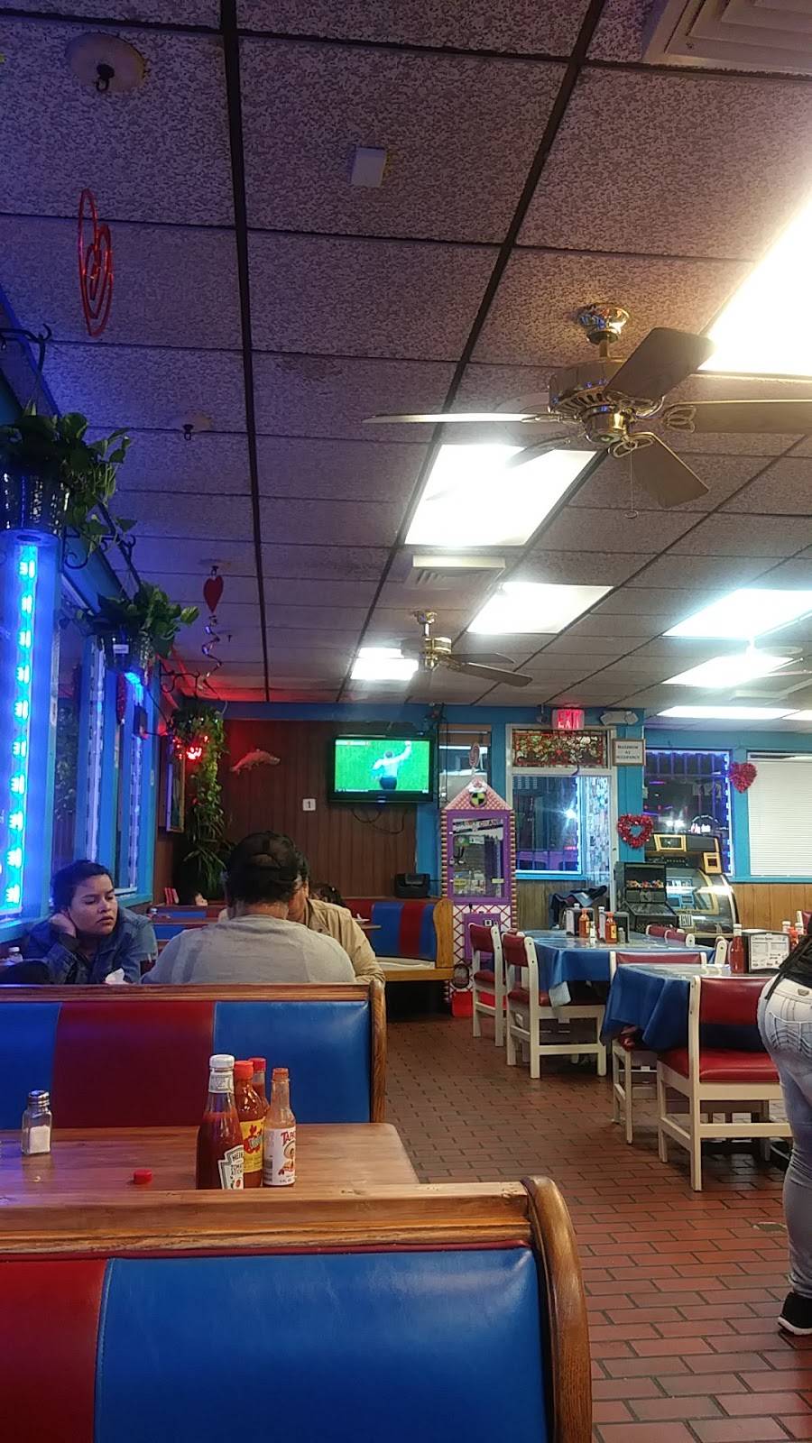 Mariscos La Reyna | 3349 W Illinois Ave, Dallas, TX 75211, USA | Phone: (214) 339-8630