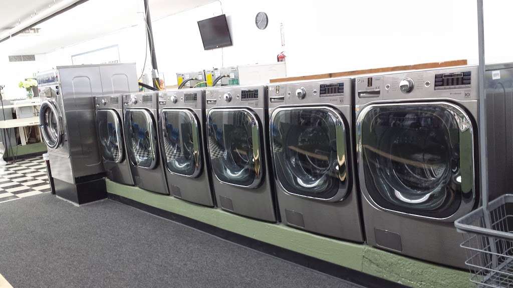 Q Laundromat&Cleaners | 8037 Fort Smallwood Rd, Curtis Bay, MD 21226, USA | Phone: (443) 702-7778