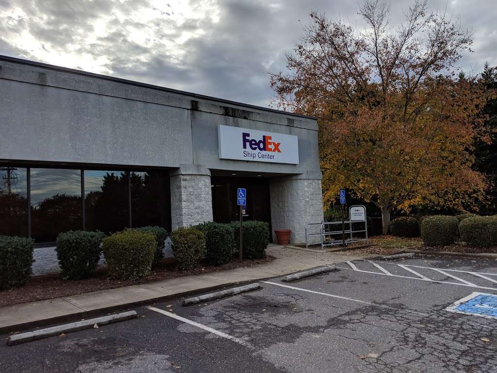 FedEx Ship Center | 1555 Rankin Lake Rd, Gastonia, NC 28052, USA | Phone: (800) 463-3339