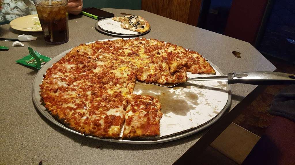 Pizza King Station | 4187, 7045 Bluff Rd, Indianapolis, IN 46217 | Phone: (317) 883-0777