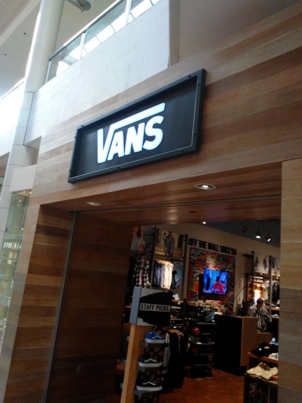 montebello mall vans 