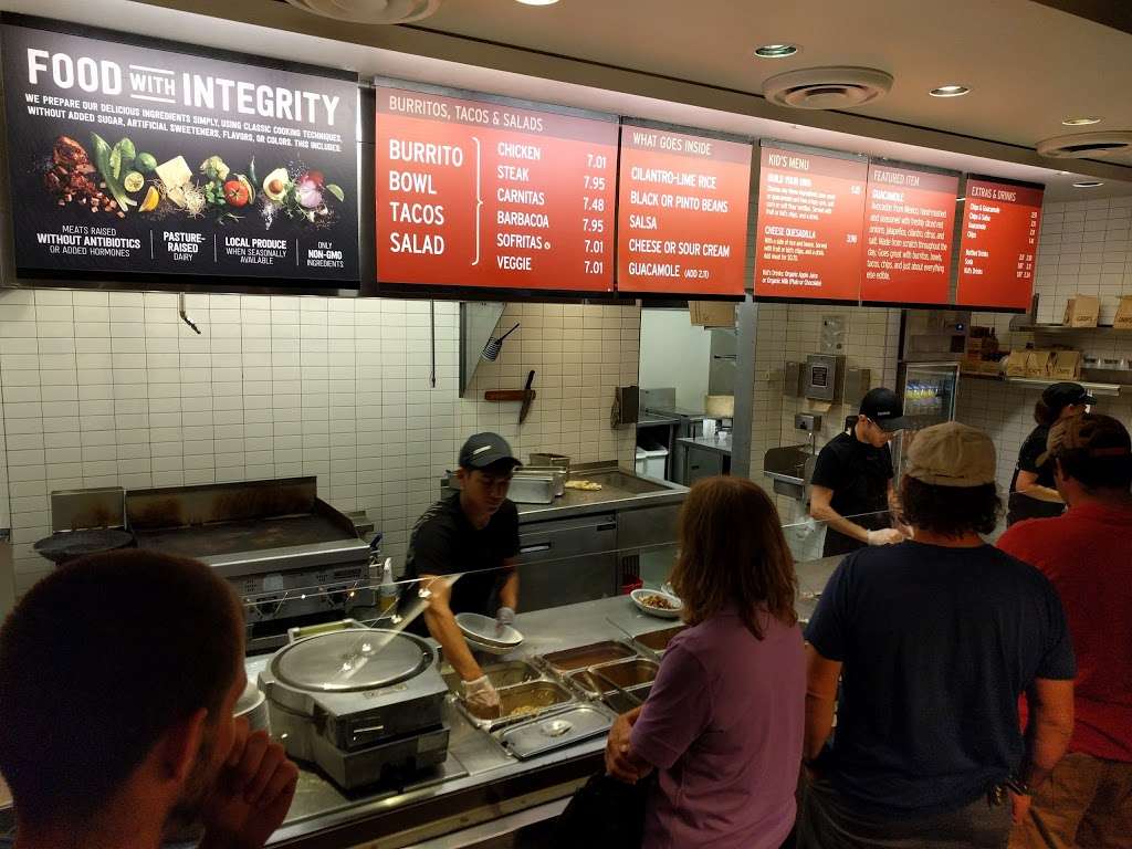 Chipotle Mexican Grill | 323 W Main St, Freehold, NJ 07728, USA | Phone: (732) 358-7721