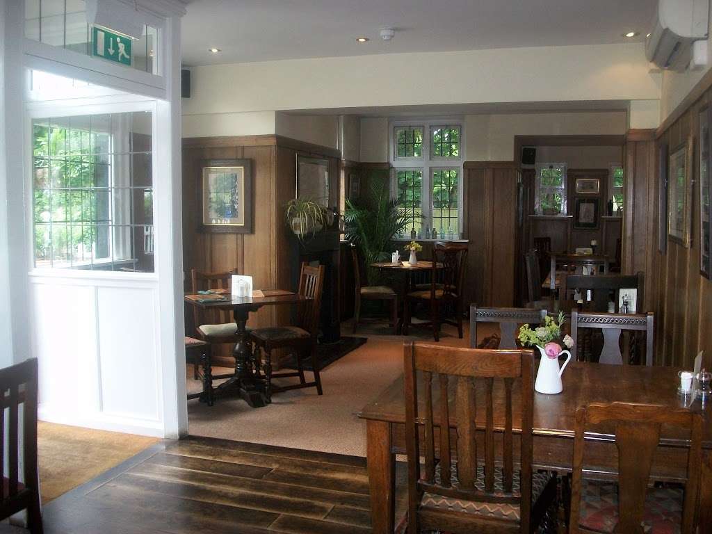 The White Hart | Hazelwood Ln, Chipstead, Coulsdon CR5 3QW, UK | Phone: 01737 554455