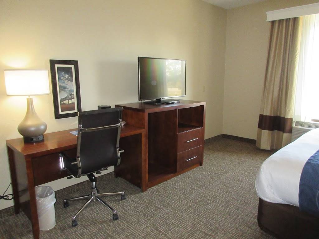Comfort Inn & Suites - Baton Rouge Airport | 2949 Varsity St, Baton Rouge, LA 70807, USA | Phone: (225) 356-6500