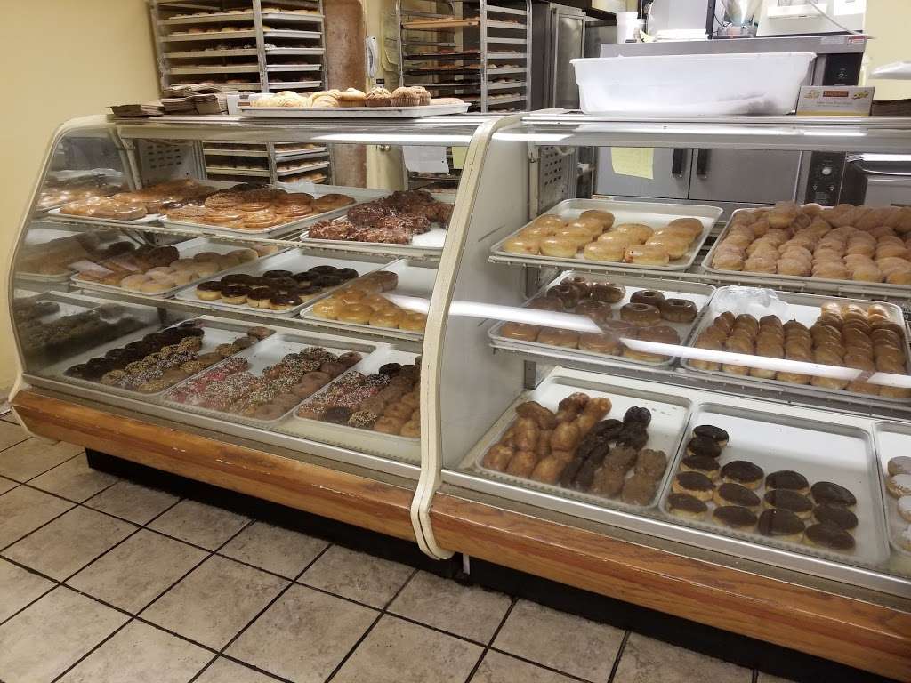 Mr Donut & More | 2689 Sierra Hwy, Rosamond, CA 93560, USA | Phone: (661) 256-0681