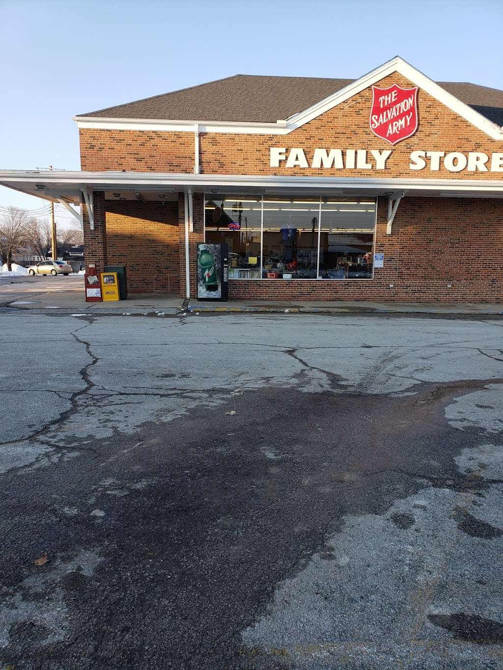 The Salvation Army Family Store & Donation Center | 104 E N Main St, Richmond, MO 64085, USA | Phone: (816) 776-8191