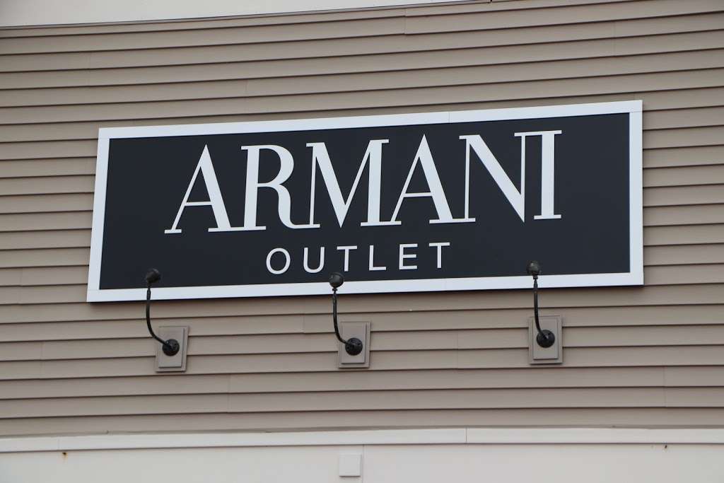 Armani Exchange | Wrentham Village Premium Outlets, One Premium, Outlet Blvd #305, Wrentham, MA 02093, USA | Phone: (508) 384-5202