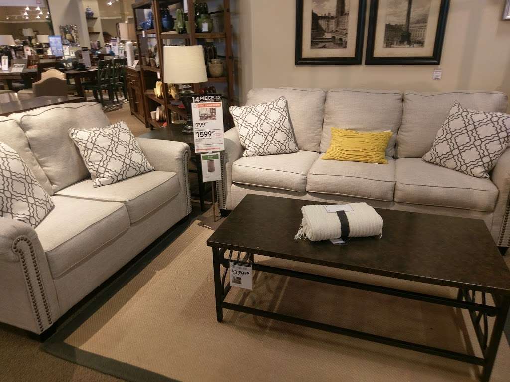 Ashley HomeStore | 12185 77th St, Kenosha, WI 53142 | Phone: (262) 857-1000