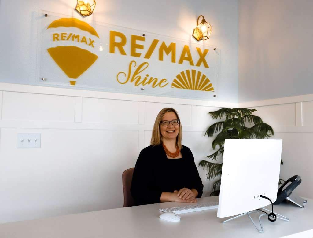 RE/MAX Shine | 101 N Main St, Jefferson, WI 53549, USA | Phone: (920) 674-9821