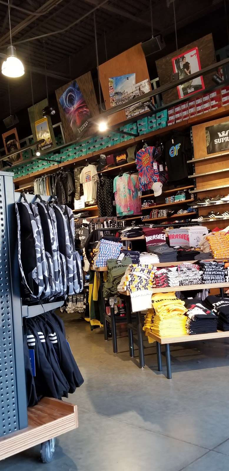 Zumiez | 5701 Outlets at Tejon Pkwy, Arvin, CA 93203 | Phone: (661) 858-2189