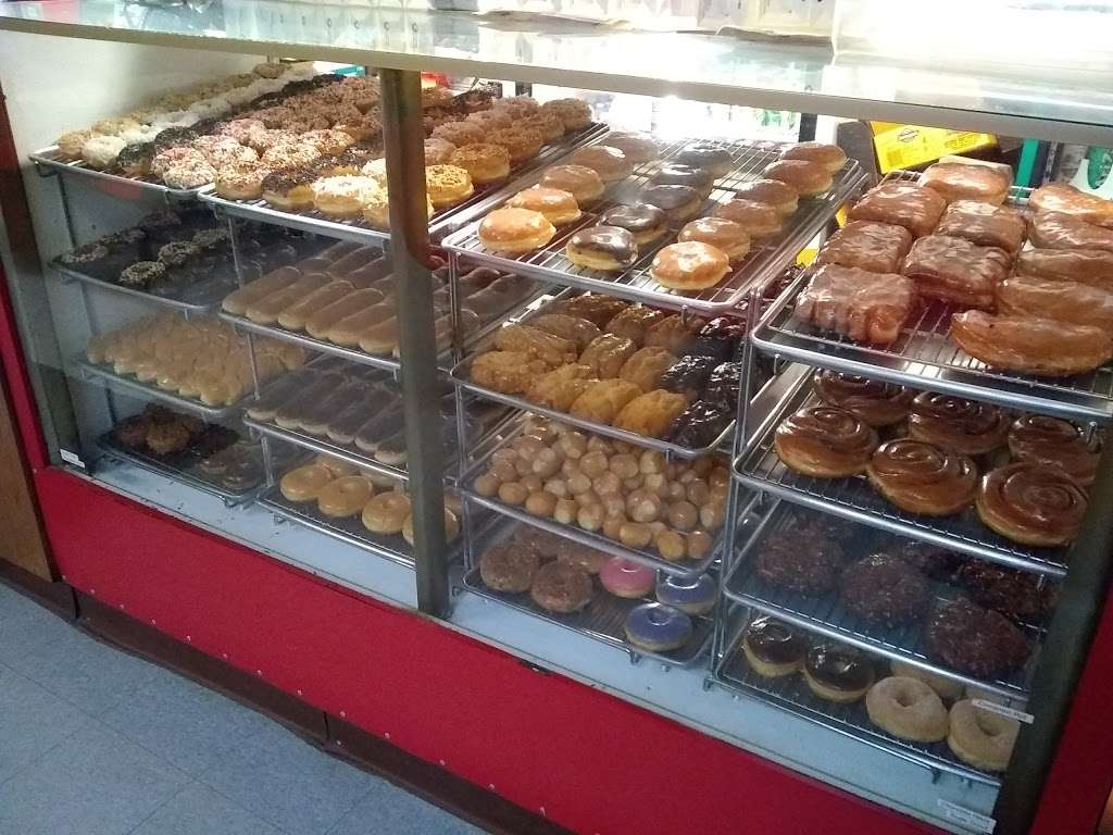 Lees Donuts | 12091 Air Expy, Adelanto, CA 92301, USA | Phone: (760) 246-8553