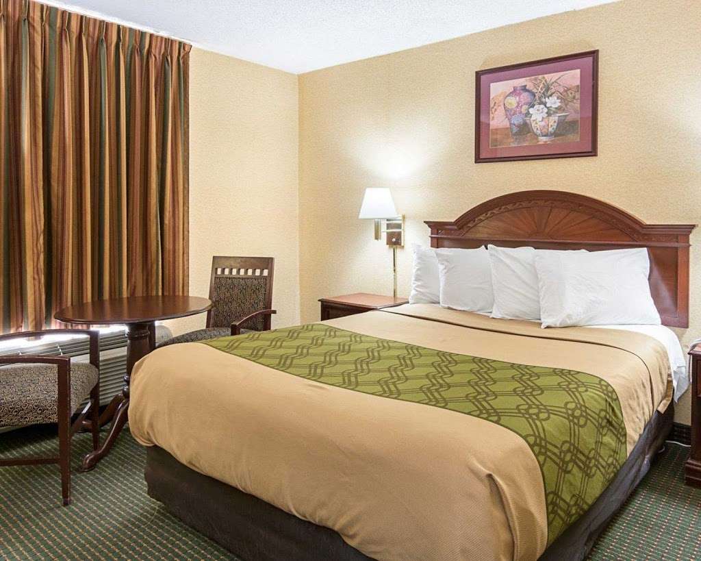 Econo Lodge Near Quantico Marine Base | 17005 Dumfries Rd, Dumfries, VA 22025 | Phone: (703) 221-4176