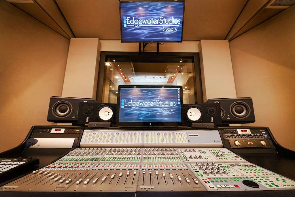 Edgewater Studios | 3030 Edgewater Dr #103, Sugar Land, TX 77478 | Phone: (832) 500-4272