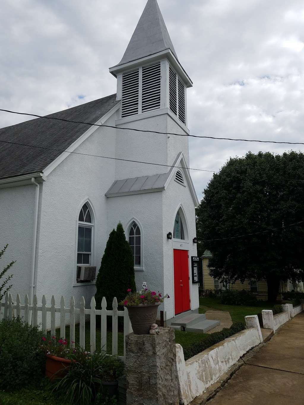 Saint Phillips Episcopal Church | 411 S Lawrence St, Charles Town, WV 25414, USA