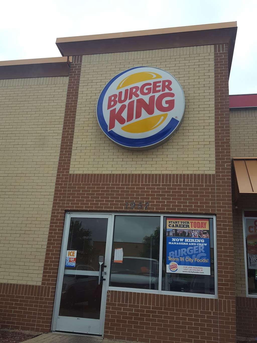 Burger King | Hwy, 1957 US-30, Montgomery, IL 60538, USA | Phone: (630) 844-6589