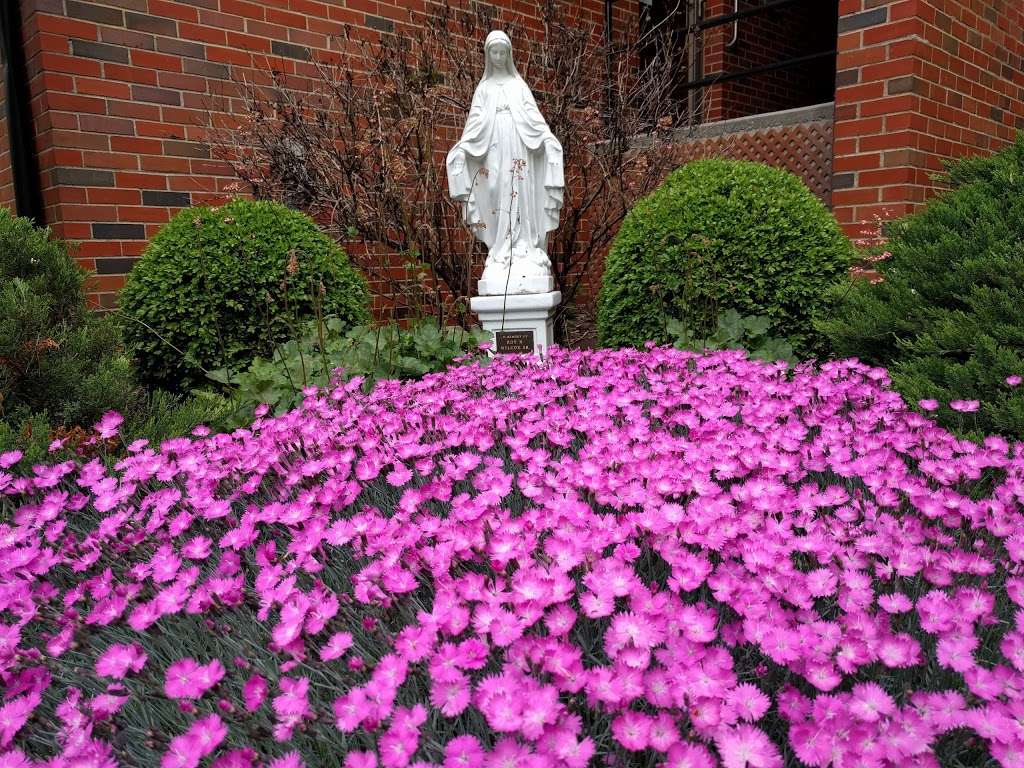 Queen of the Holy Rosary | 7023 W 71st St, Overland Park, KS 66204, USA | Phone: (913) 432-4616