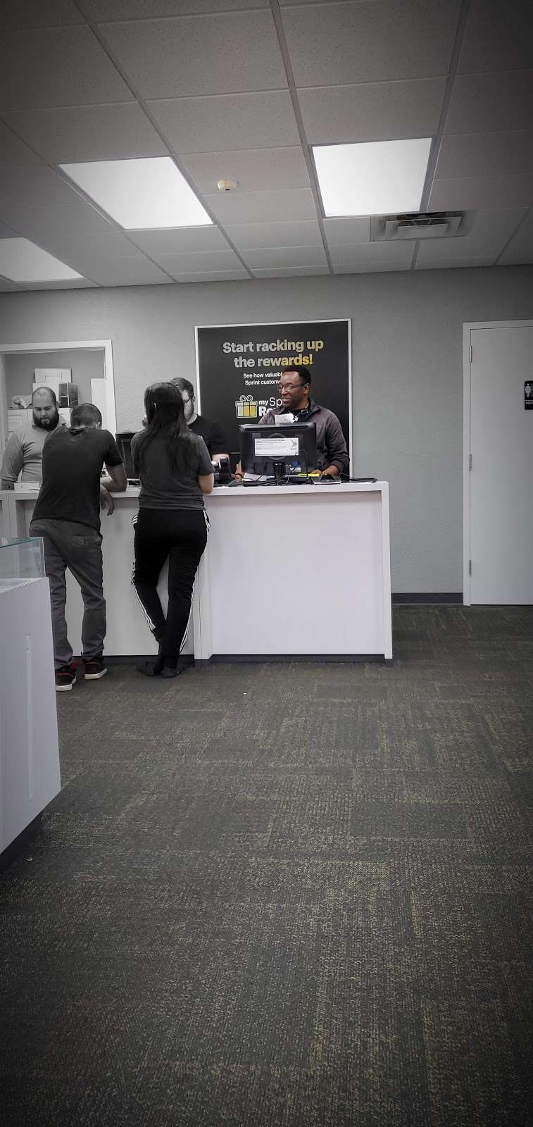 Sprint Store | 4757 E Silver Springs Blvd, Ocala, FL 34470, USA | Phone: (352) 236-1200