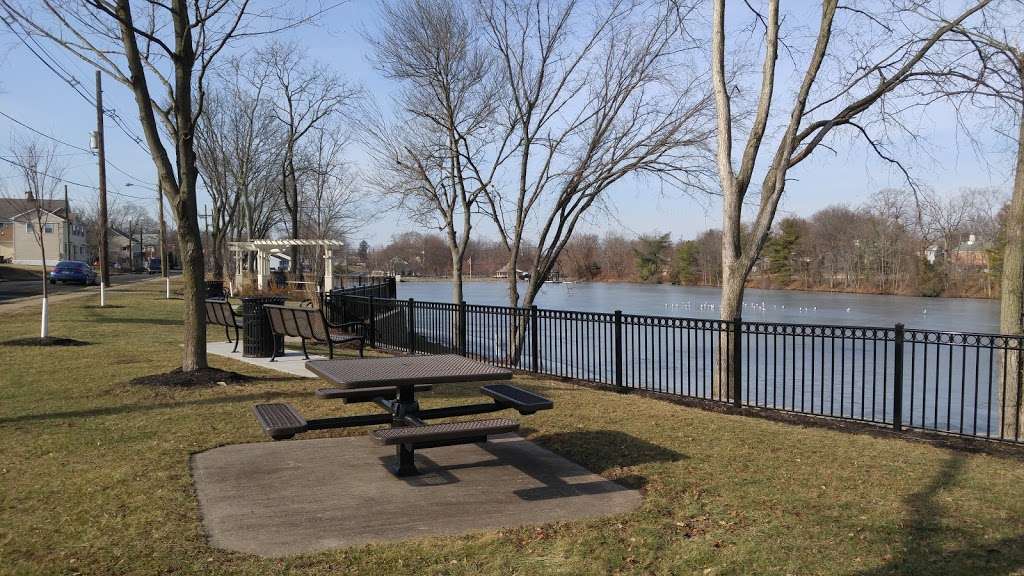 Columbus Park Gazebo Parking | 205 Lakeview Ave, Piscataway Township, NJ 08854, USA