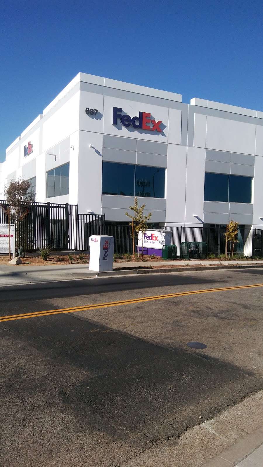 FedEx Ship Center | 687 N Eucalyptus Ave, Inglewood, CA 90302, USA | Phone: (800) 463-3339