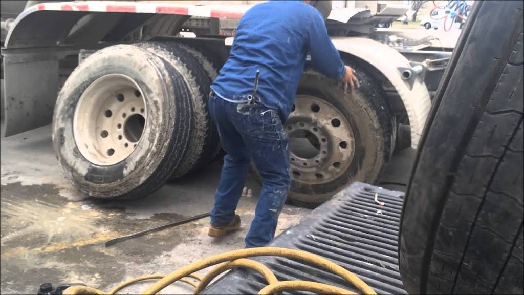 AAA Express Tire, Lube and Repair | 2572 S Union Ave, Bakersfield, CA 93307, USA | Phone: (661) 808-5201