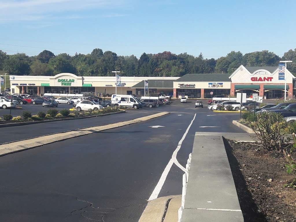 Lincoln Court Shopping Center | 215 Lancaster Ave, Frazer, PA 19355, USA