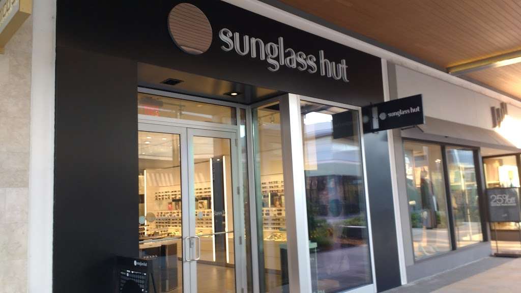 Sunglass Hut | 700 Baybrook Mall Spc F124, Friendswood, TX 77546, USA | Phone: (281) 280-9873