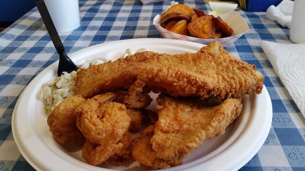 The Fish Hook | 4471 Pageland Hwy, Lancaster, SC 29720, USA | Phone: (803) 286-4665