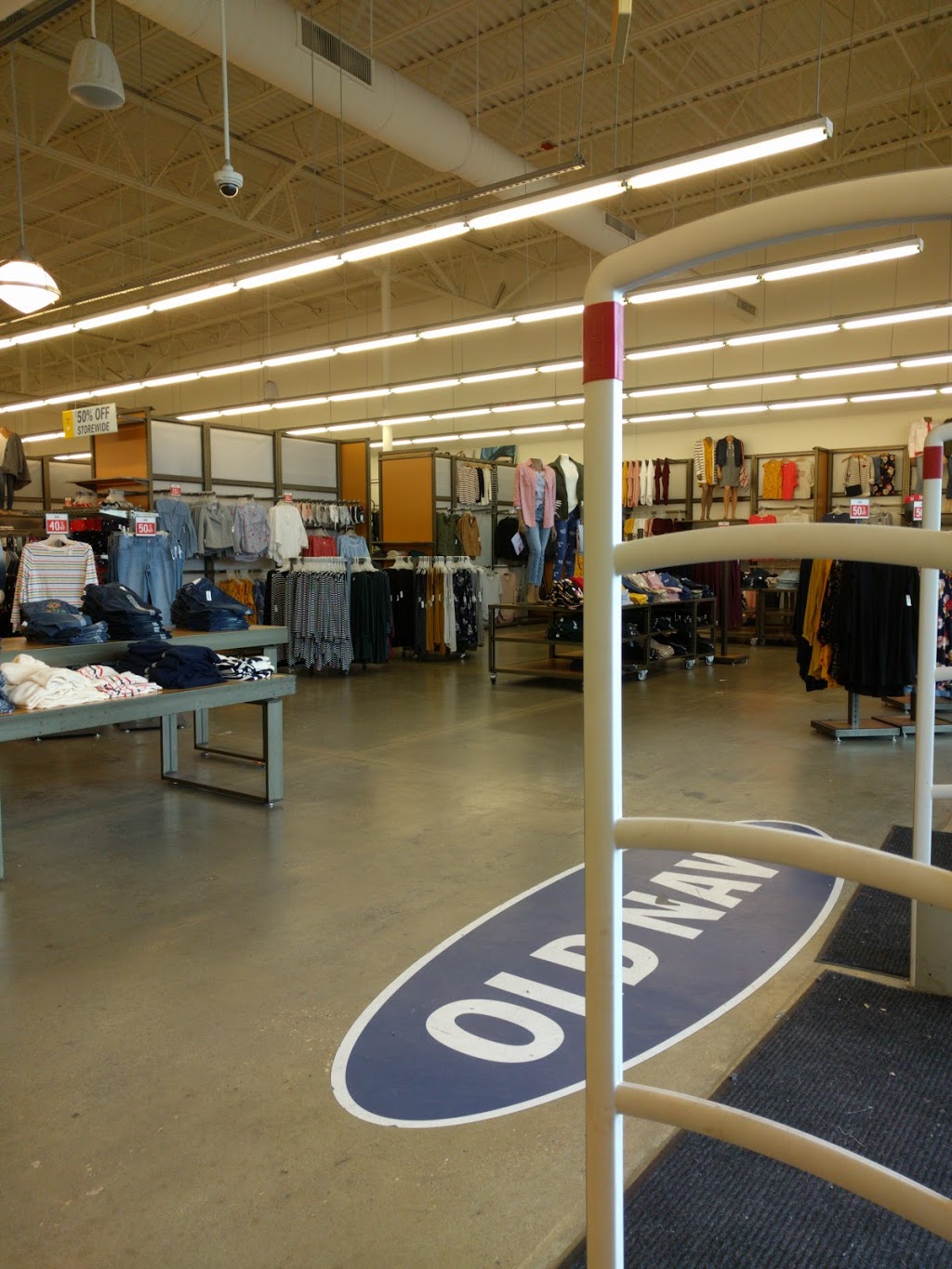 Old Navy | 12909 Shops Pkwy Ste #200, Bee Cave, TX 78738, USA | Phone: (512) 263-2501