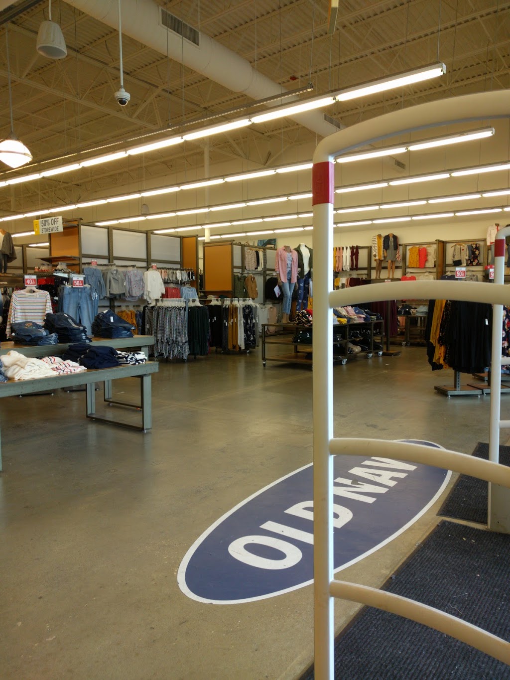 Old Navy | 12909 Shops Pkwy Ste #200, Bee Cave, TX 78738, USA | Phone: (512) 263-2501