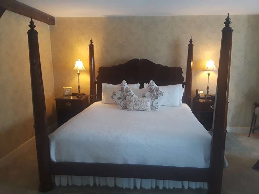 Fairville Inn | 506 Kennett Pike, Chadds Ford, PA 19317 | Phone: (610) 388-5900