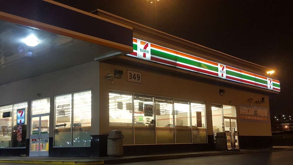 7-Eleven | 100 Lindbergh Rd, Newark, NJ 07114, USA | Phone: (973) 642-0860