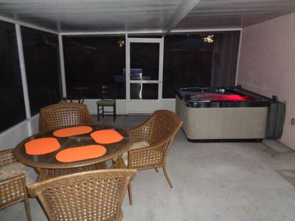 Tampa Bungalow Vacation Rentals 4 bdrm Hot Tub | 838 Crenshaw Lake Rd, Lutz, FL 33548, USA | Phone: (813) 263-8006