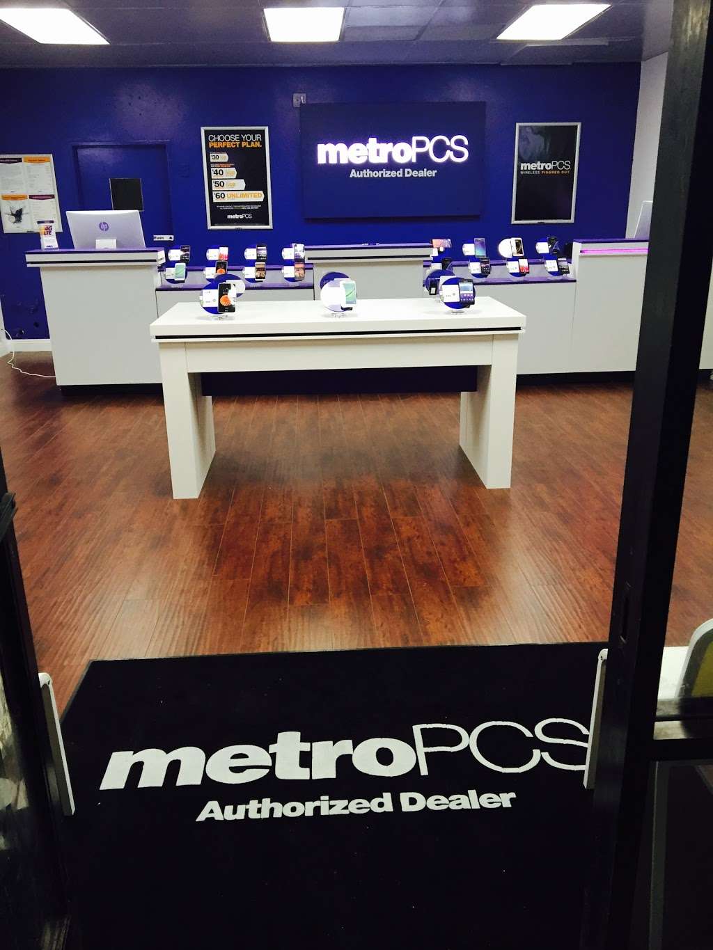 Metro by T-Mobile | 1718 W Chapman Ave, Orange, CA 92868 | Phone: (657) 236-4535