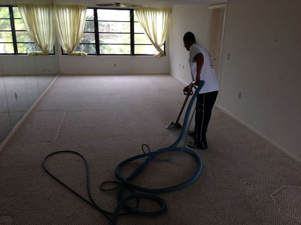 Santana Carpet Cleaning Inc | 853 Woodland Ave, Haverhill, FL 33415 | Phone: (561) 681-1441