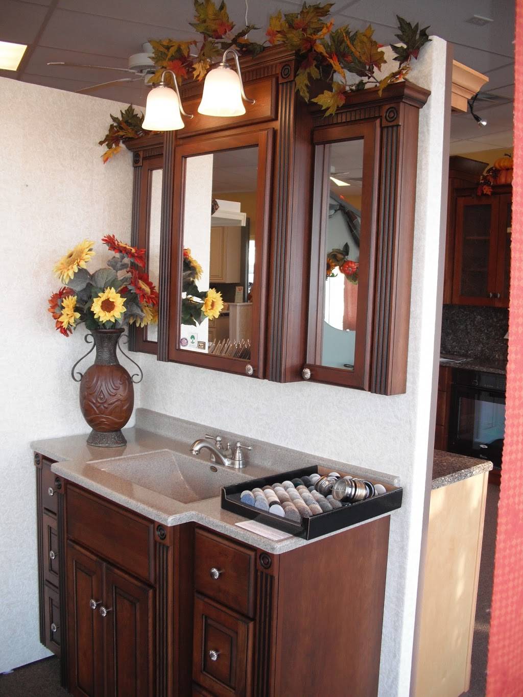 Murray Cabinetry / Luxury Bath | 407 N Bloomington St, Streator, IL 61364 | Phone: (815) 672-6992