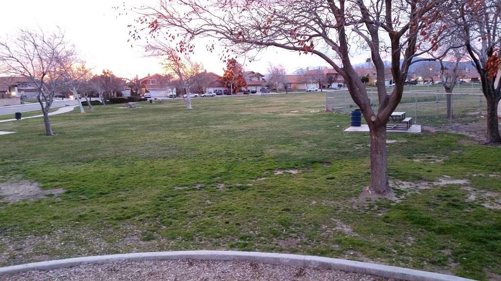 Joshua Hills Park | Fairfield Ave & Via Del Rio, Palmdale, CA 93550, USA | Phone: (661) 267-5100