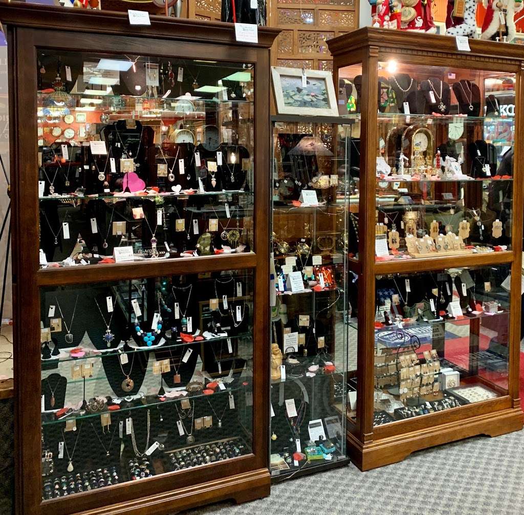 Ye Olde Clock and Gift Shoppe | Dallas Shopping Center 56 Dallas Village Shopping Center, Dallas, PA 18612 | Phone: (570) 675-6507