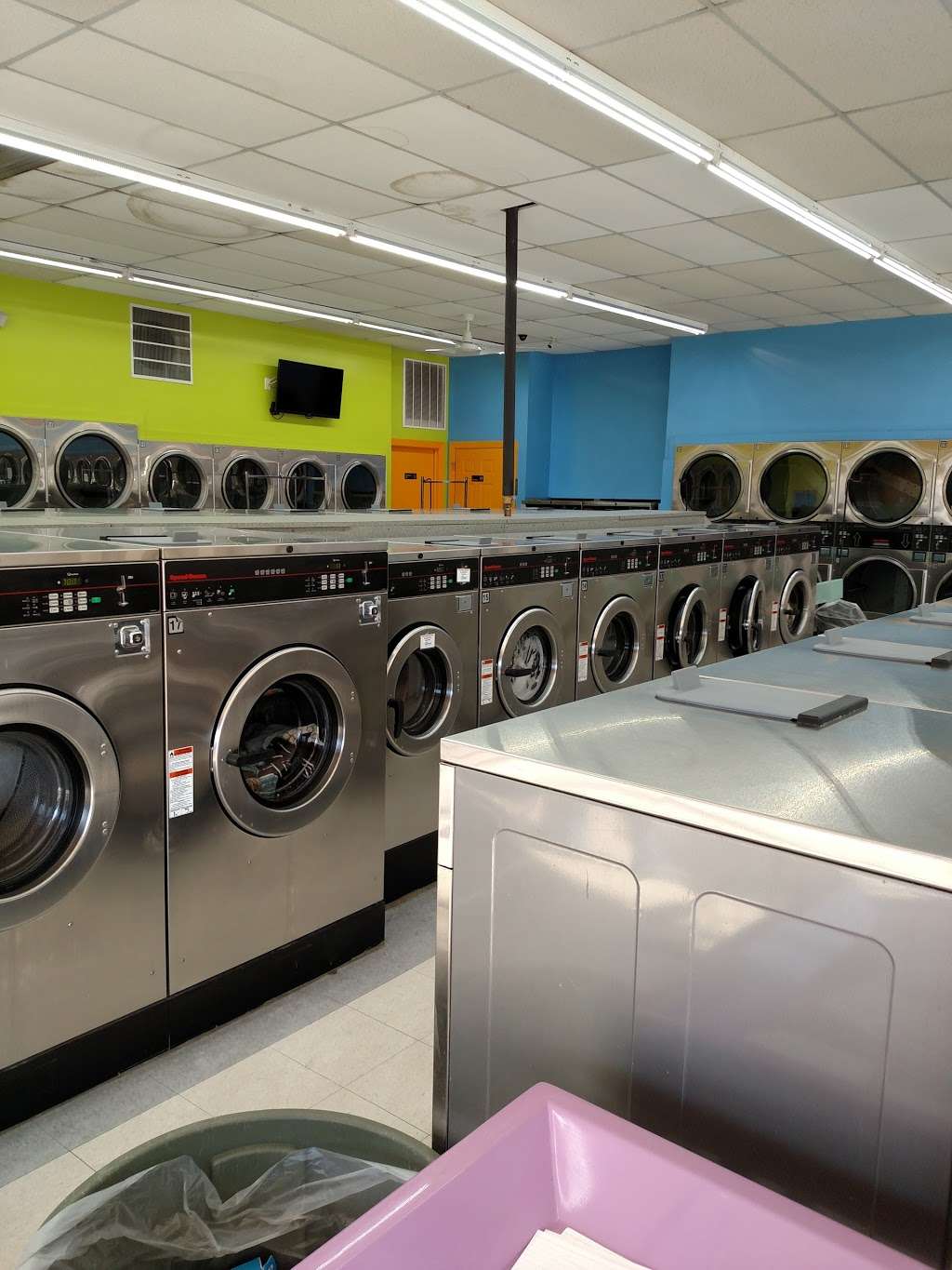 Stanleys Laundromat | 527 S Washington Hwy, Ashland, VA 23005, USA | Phone: (804) 368-0296