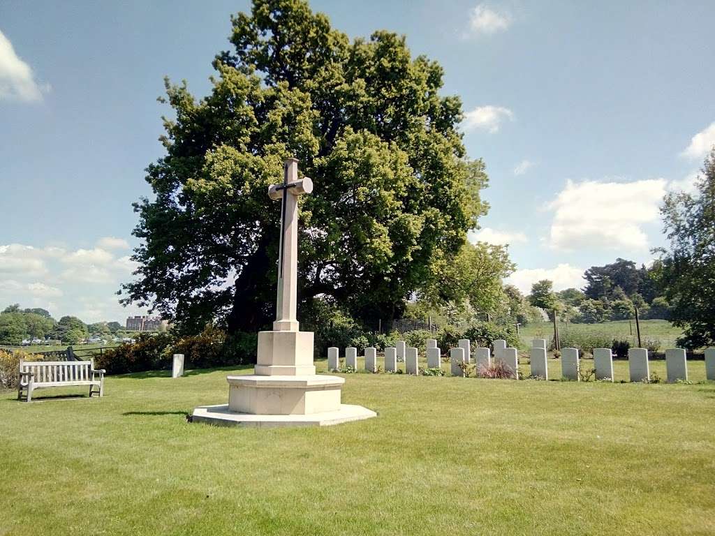 Hatfield House Cemetery | Hatfield AL9 5NN, UK