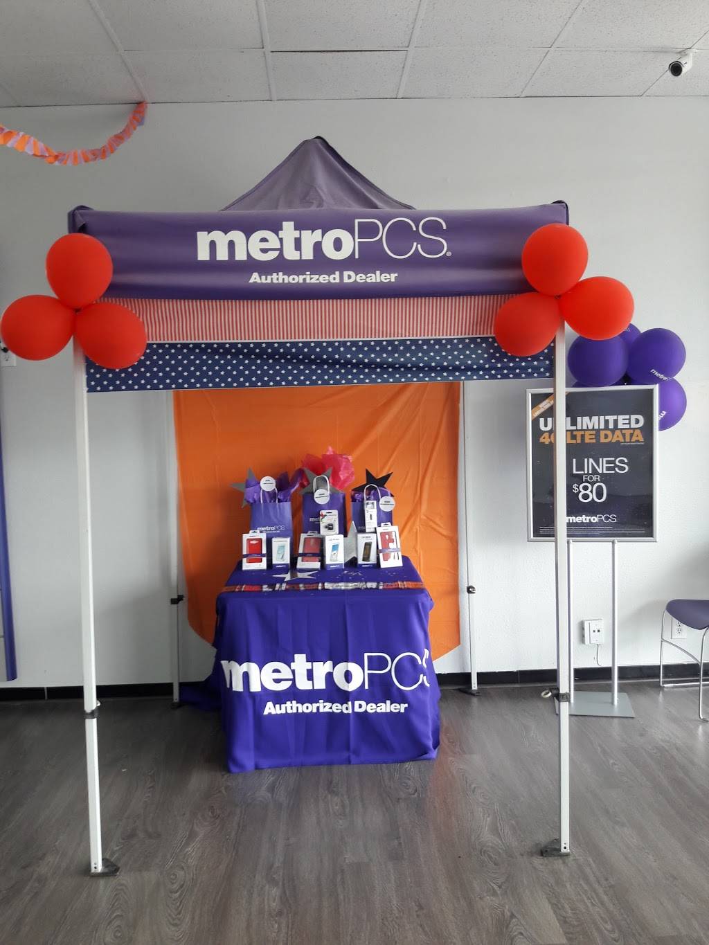 Metro by T-Mobile | 2413 S Fairview St Ste Q, Santa Ana, CA 92704, USA | Phone: (714) 852-3444