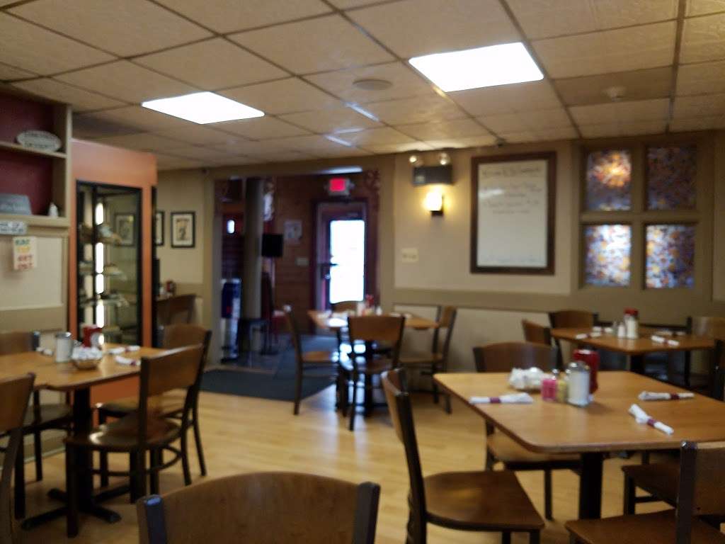 Landmark Restaurant | 809 Seven Bridge Rd, East Stroudsburg, PA 18301, USA | Phone: (570) 426-1370