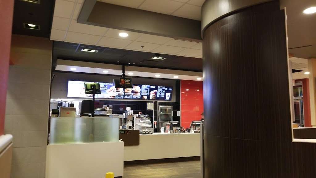 McDonalds | 4044 E Southport Rd, Indianapolis, IN 46227, USA | Phone: (317) 755-1115