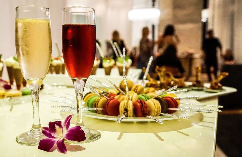 Blue Bar Grill | 1960 S Ocean Dr, Hallandale Beach, FL 33009, USA | Phone: (954) 251-2658