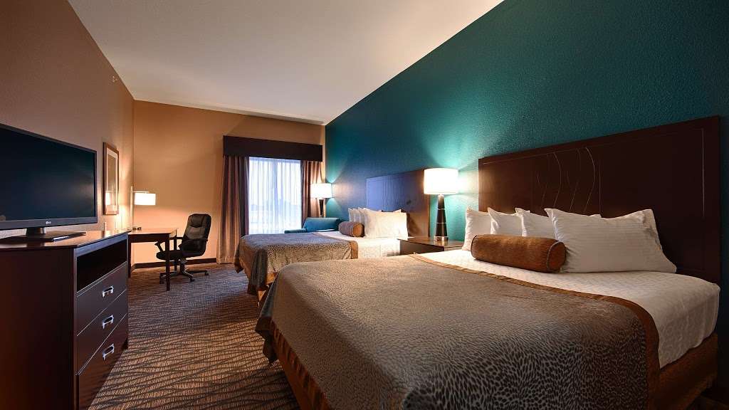 Best Western Plus Hiawatha Hotel | 119 E Lodge Rd, Hiawatha, KS 66434, USA | Phone: (785) 740-7000