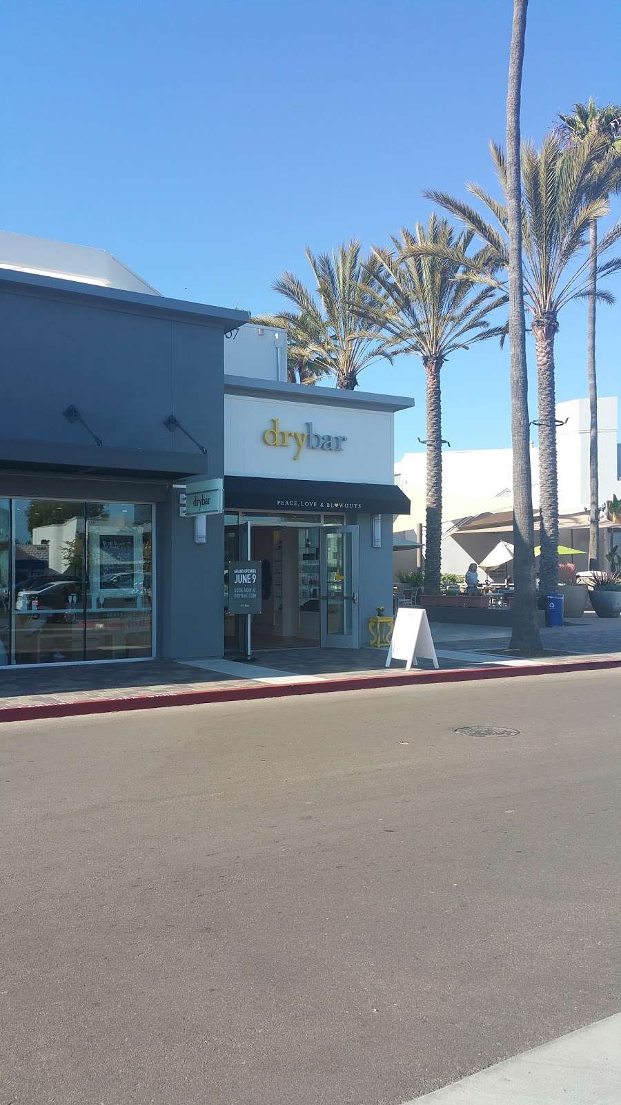 Drybar La Jolla | 8867 Villa La Jolla Dr #608, La Jolla, CA 92037 | Phone: (858) 703-4008