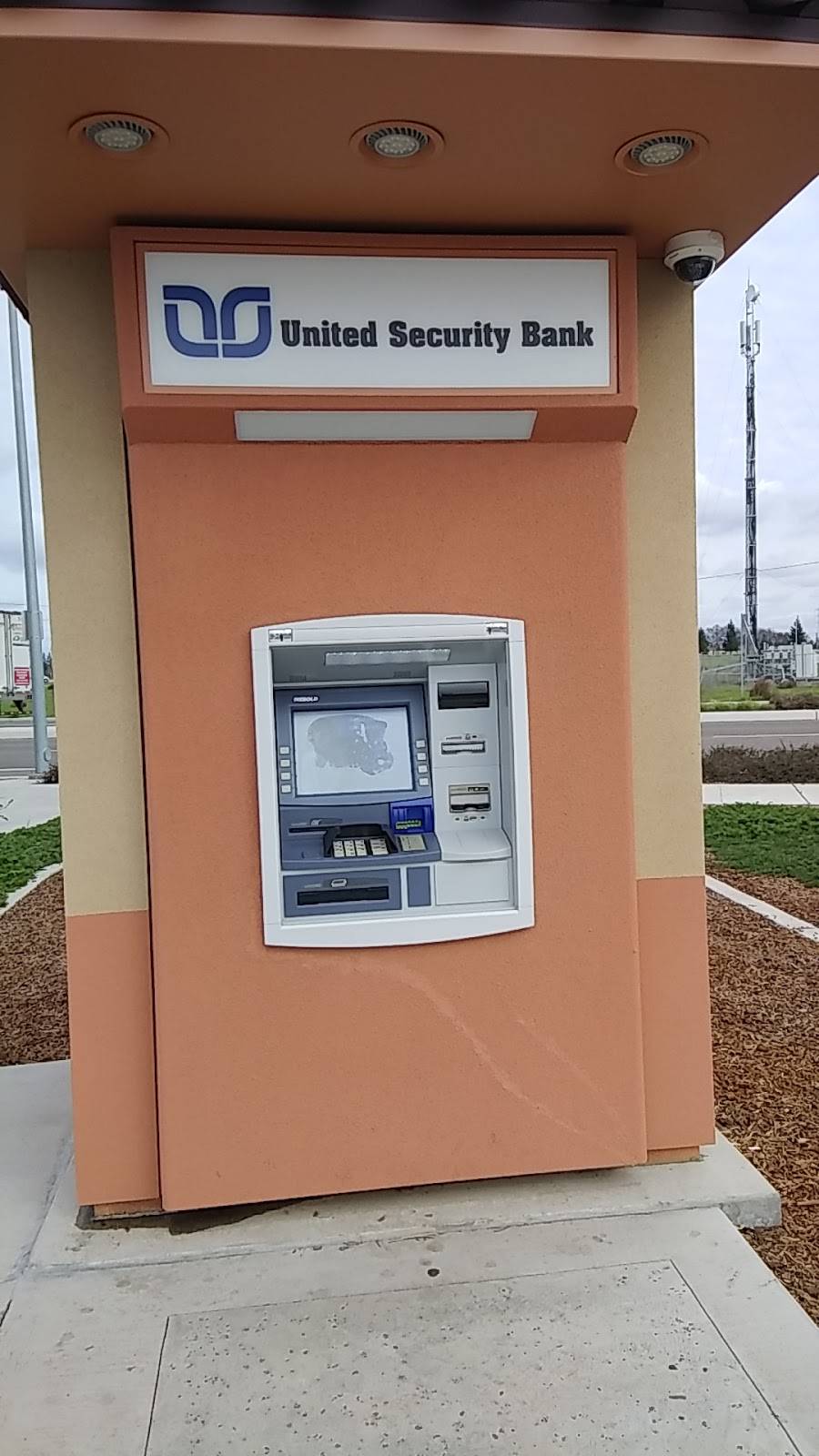 United Security Bank ATM not US bank | 6741 N Riverside Dr, Fresno, CA 93722, USA | Phone: (888) 683-6030