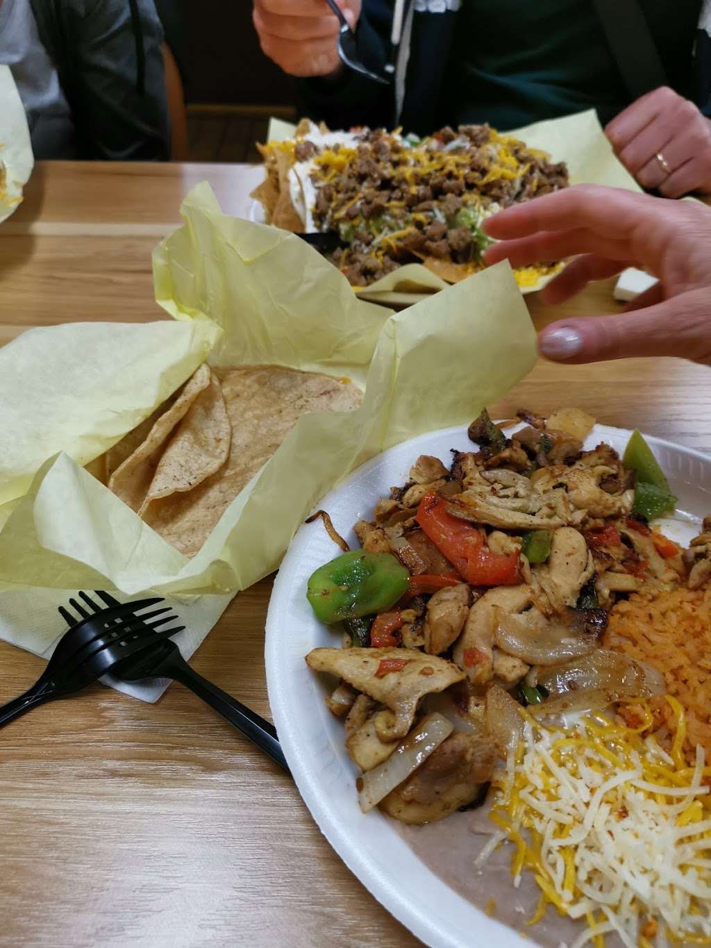 Los Alazanes Mexican Food | 2785 Lenwood Rd, Barstow, CA 92311, USA | Phone: (442) 233-0048