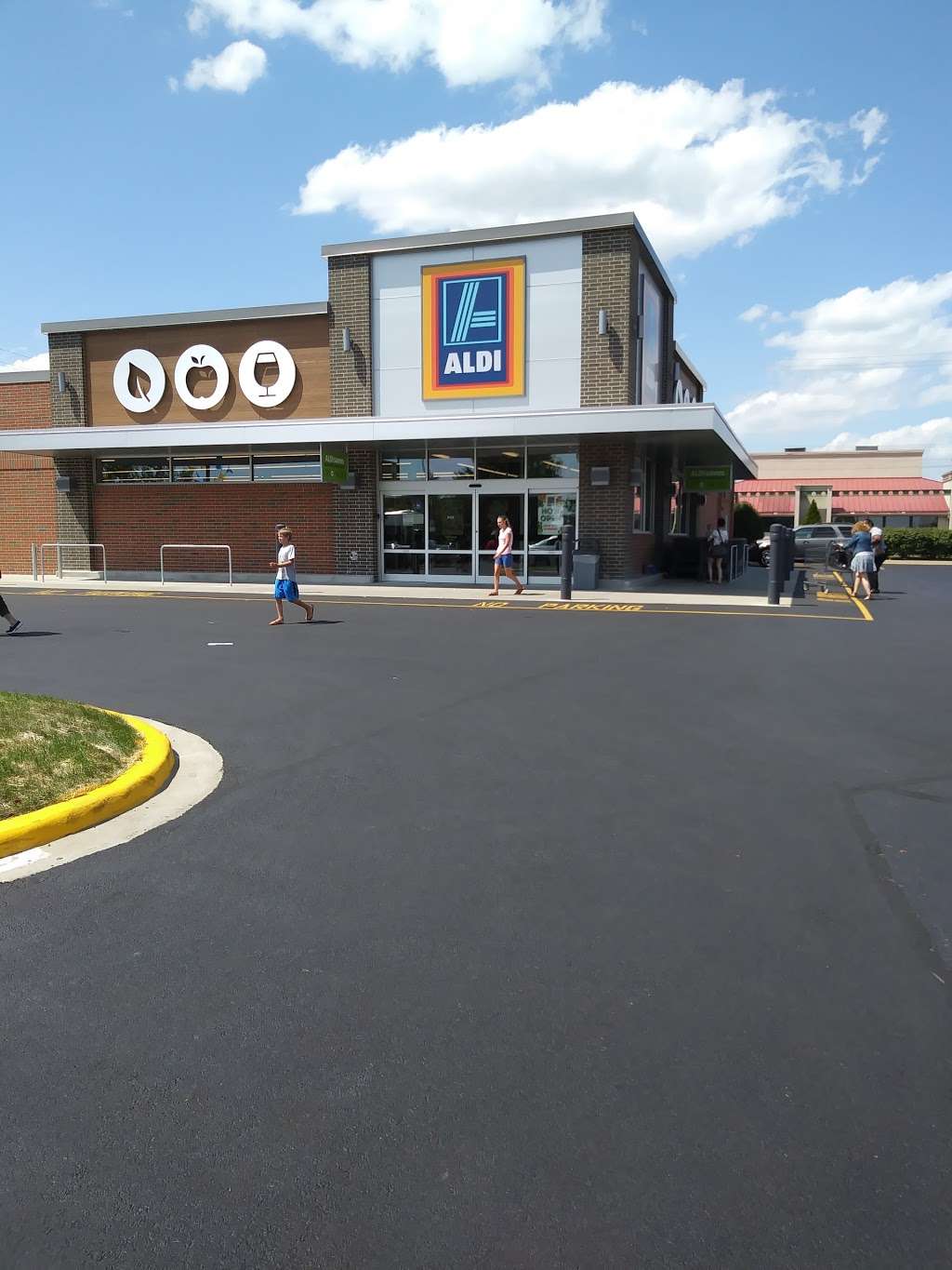 ALDI | 330 Schmale Road, Carol Stream, IL 60188, USA | Phone: (855) 955-2534