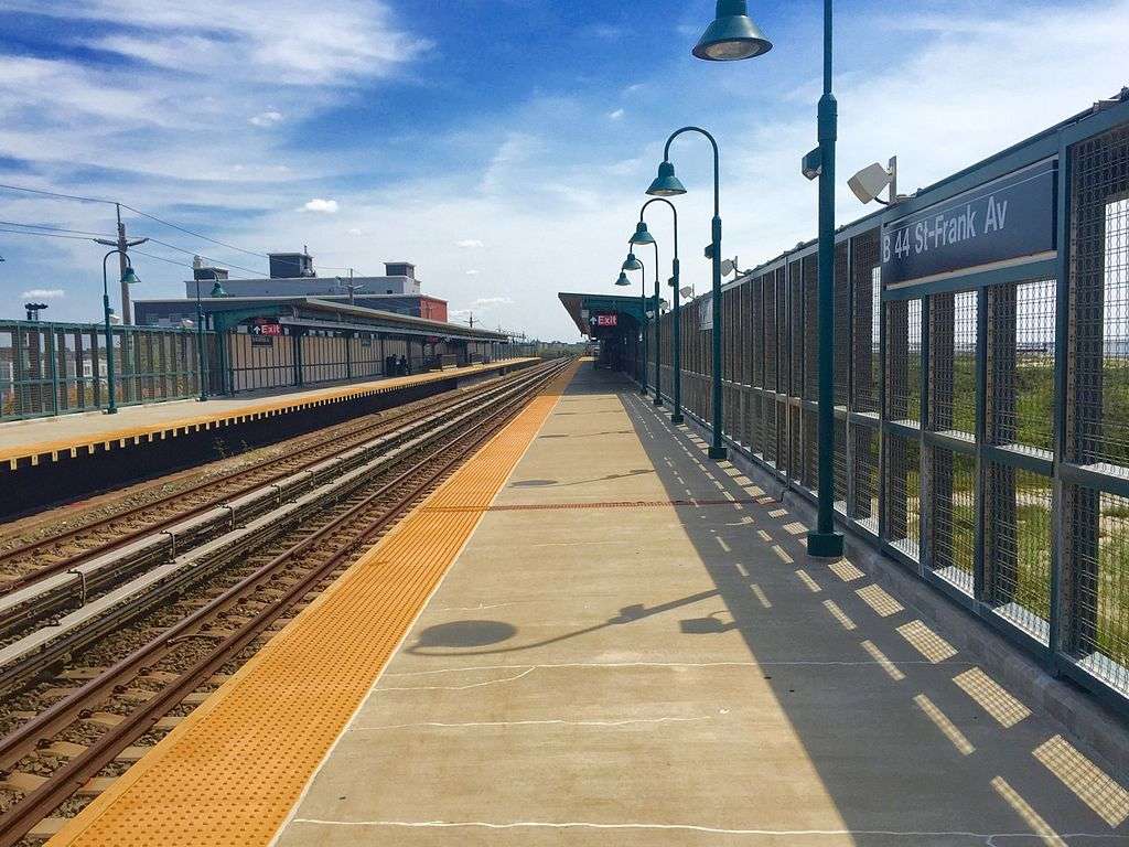 Beach 44 St Station / Frank Avenue | Queens, NY 11691