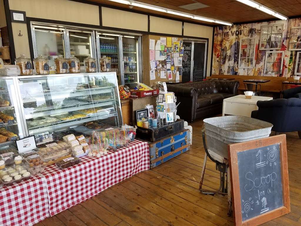 Angies Sugar Buzz Bakery | 1004 E Church St, Sandwich, IL 60548, USA | Phone: (815) 786-7774